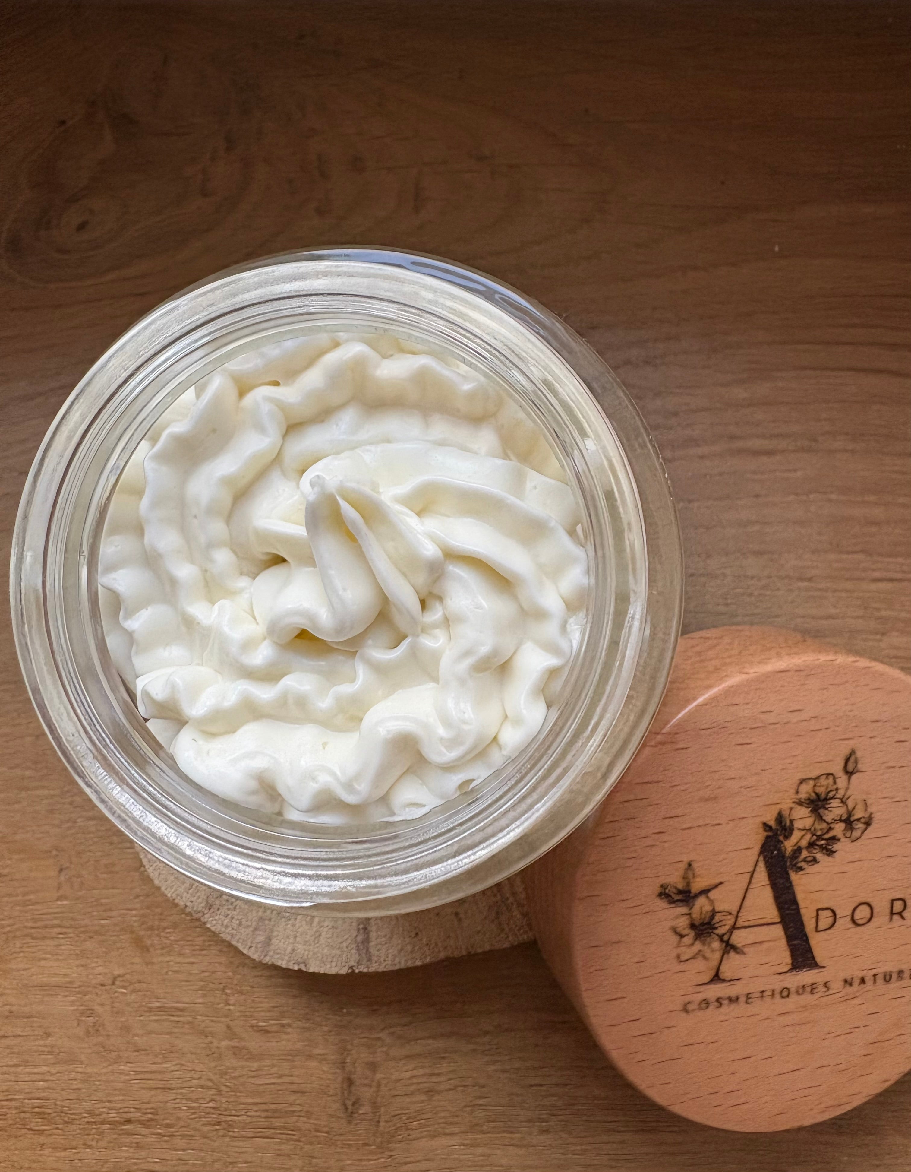 Baume MultiSkin 100% Naturel Formule douce. Nourrit • Apaise • Protège. Pour toute la famille